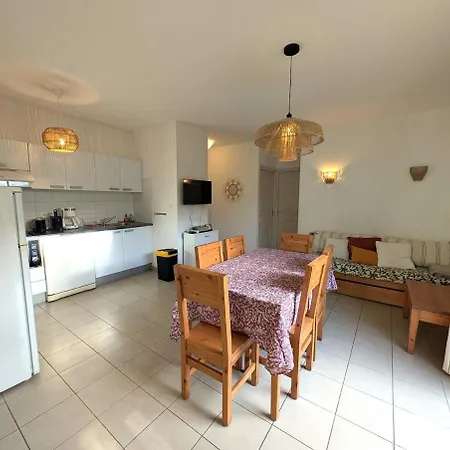 T3 - Acces Direct Dans Avec Piscine