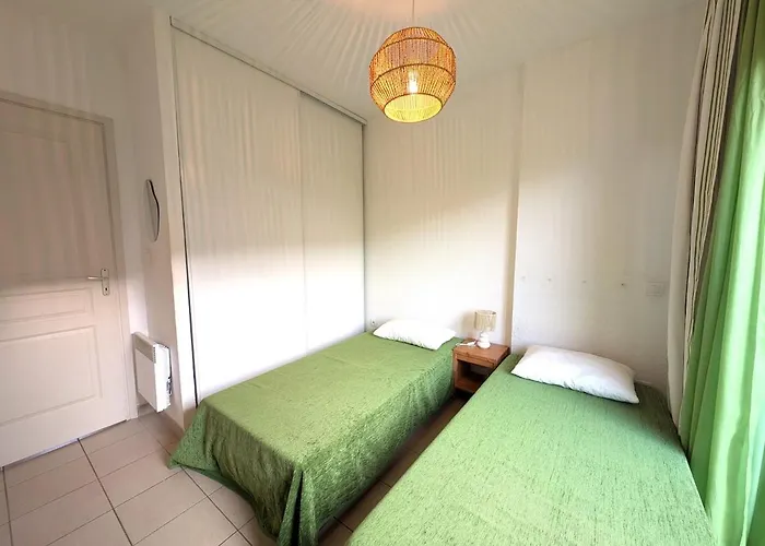 T3 - Acces Direct Dans Avec Piscine